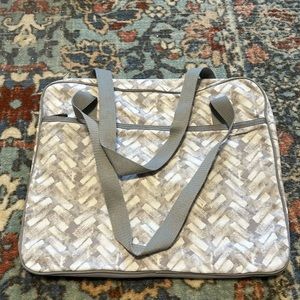 Thirty-One Away For The Weekender in Mystic Grey. NEW